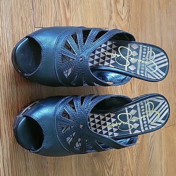 NEVER WEAR - Picture 1 of 3